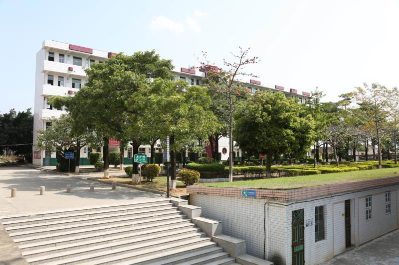 《政府工作报告》（全文）